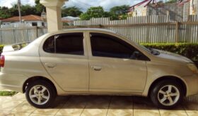 Usados: Toyota Yaris 2003 transmisión manual, color champán