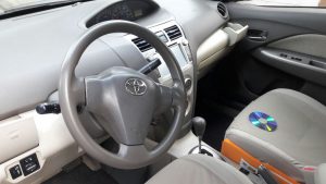 Toyota Yaris 2011 ubicado en Managua Vendo Toyota Yaris 2011 nítido, bien cuidado.. muy económico en consumo de combustible.. con muchas mejoras como: focos HD Bi Xenon con proyector ojos de ángel. Radio con pantalla táctil de 6" , GPS. Asientos con forros seminuevos. Rines de Aluminio con acabado negro mate . Bluetooth · Cierre Central, DVD Player. Lámparas de Neblina. Gato Hidráulico. Vidrios Ahumados. $8400 NEG. cel: 8686-6460