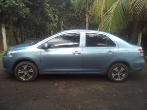 Toyota Yaris 2013 en excelente estado. Único Dueño. Comprado en AutoNica. Chequeos en agencia. Azul Metálico. Precio $10,500 Negociable. Mayor Información al Número: 82366826.