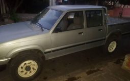 Motor B2500 Diesel, esta Mazda B2500 1999 es de la serie economica doble cabina, motor en excelentes condiciones, la camioneta anda bien su motor, caja...es de solo montarse y cargarla o aprovechar estas vacaciones para ir al mar con toda la familia. Asi como esta y negociable. No acepto cambio con otro vehiculo, unicamente cash.