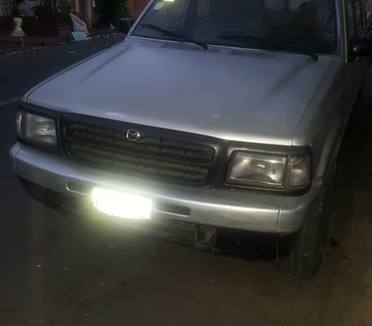 Usados: Mazda B2500 1999 en Managua lleno
