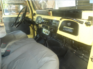 Toyota Land Cruiser 1984 ubicado en Toyota Land Cruiser 1984 Motor B 3.0 Diesel Recién Overholiado con 4 cilindros. Llantas nuevas, 4X4, Vagón trasero muy amplio, hecho para 7 pasajeros, con 4 velocidades más retroceso.