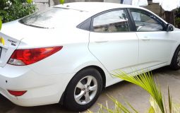 Hyundai Accent 2013. Único dueño, nítido en perfectas condiciones mecánicas y estéticas, rines de lujo, sensores de retroceso, alarma, documentos en regla,controles de radio en el timon, A/C activo nítido, precio negociable disponible si lo quiere ver, para mayor informacion llamar al: 77318869 / 89602335 mov y wathsapp.