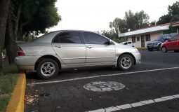 LINDO TOYOTA COROLLA 2004, RINES DE LUJO DE ALUMINIO, SPOILER TRASERO, RADIO PIONERS, BLOOTOO PARA LLAMADAS, USB,VIDRIOS ELECTRICOS. CONTACTO 88302758, NEGOCIABLE.