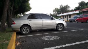 LINDO TOYOTA COROLLA 2004, RINES DE LUJO DE ALUMINIO, SPOILER TRASERO, RADIO PIONERS, BLOOTOO PARA LLAMADAS, USB,VIDRIOS ELECTRICOS. CONTACTO 88302758, NEGOCIABLE.
