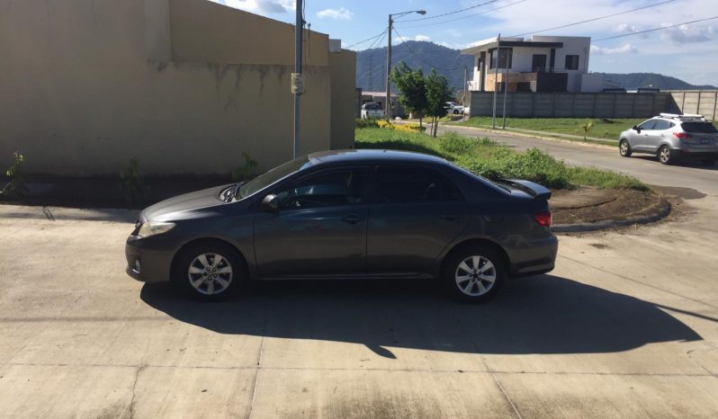 Toyota Corolla 2011  Excelente estado. Unico dueño en Nicaragua. Rines de lujo. A/C. Timón hidráulico. Frenos ABS. Transmisión automática. Gasolina.
