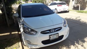 Hyundai Accent 2012. Se vende accent blue 2012 mecánico impecable sin detalles solo de montarse nunca chocado versión full rines de lujo ,115,000 km ,polarizado,