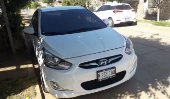 Hyundai Accent 2012 lleno